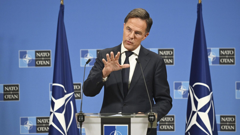 Генсек НАТО заявил, что не называл Трампа папочкой