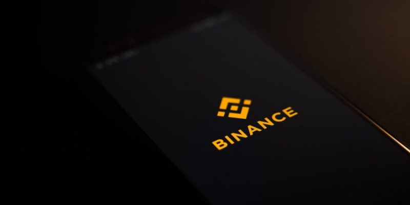 Криптобіржу переслідують проблеми. Binance суттєво скорочує присутність у Європі