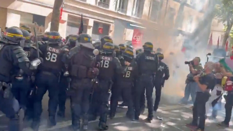 На первомайской демонстрации в Лионе произошли стычки с полицией