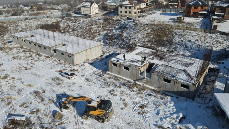 В Алматы демонтируют еще один незаконный ЖК