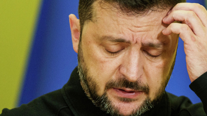 В Венгрии выступили с предупреждением Зеленскому после коллапса на Украине