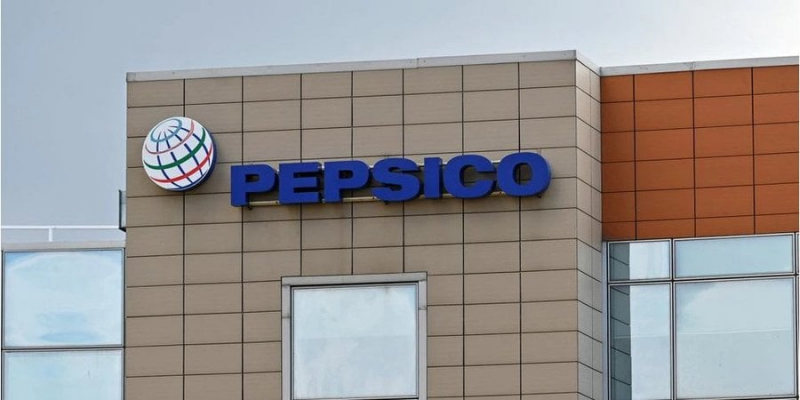 Від Сандори до Агуні. Що виробляють на заводі PepsiCo, який постраждав під час нічного обстрілу Києва